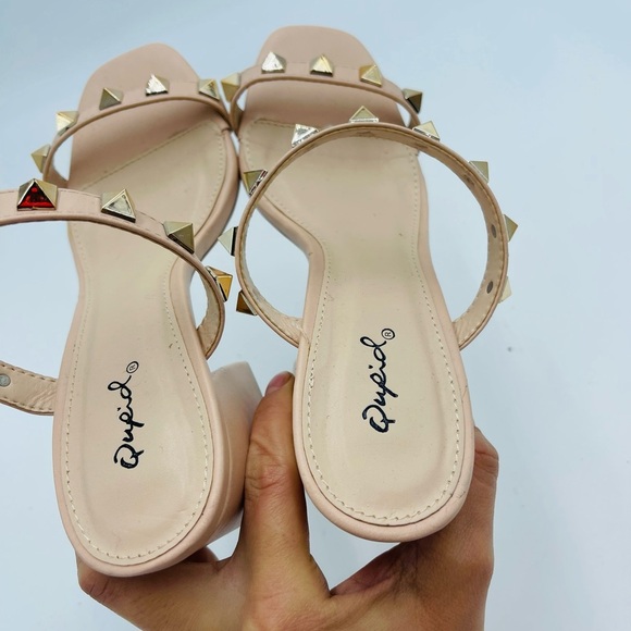 Qupid Nude Single Stud Double Strap Boxy Heels - Picture 5 of 8